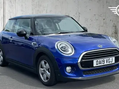 Used Mini Cooper Classic 134 HP (98 kW) 2019 Blue Hatchback