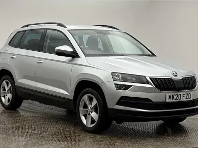 Usado Skoda Karoq SE 110 HP (80 kW) 2020 Prateado SUV