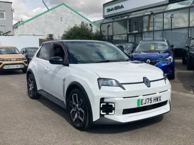Used Renault R5 Komfort 110 kW (150 HP) 2025 Hatchback