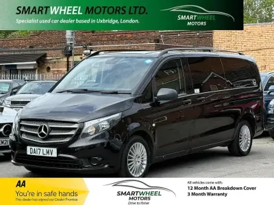 Usado Mercedes Vito 187 HP (137 kW) 2017 Preto Van