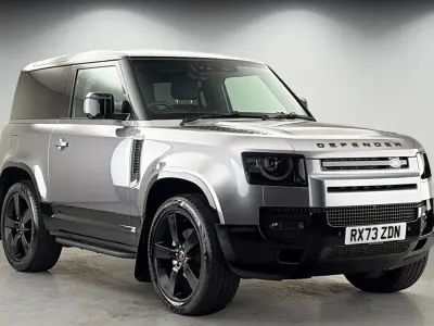 Usado Land Rover Defender HSE Dynamic 250 HP (183 kW) 2023 Cinzento SUV