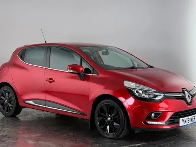 Used Renault Clio Iconic 90 HP (66 kW) 2019 Red Hatchback