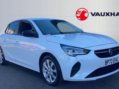 Używany Vauxhall Corsa Design Edition 136 KM (100 kW) 2022 Biały Hatchback