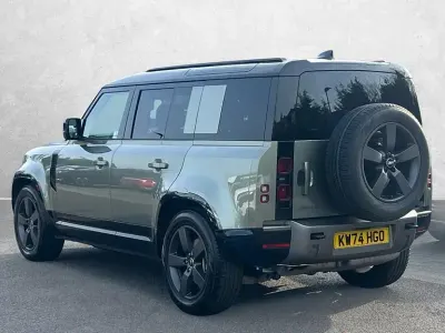 Second-hand Land Rover Defender HSE Dynamic 344 CP (253 kW) 2024 Verde SUV