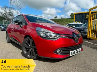 Used Renault Clio IV Dynamique 90 HP (66 kW) 2015 Red Hatchback