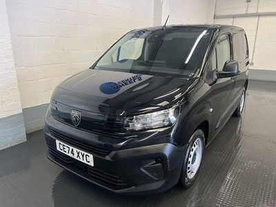 Begagnad Peugeot Partner 131 HK (96 kW) 2024 Svart Minibuss
