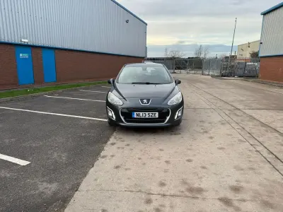 Begagnad Peugeot 308 Active 2013 Grå Halvkombi