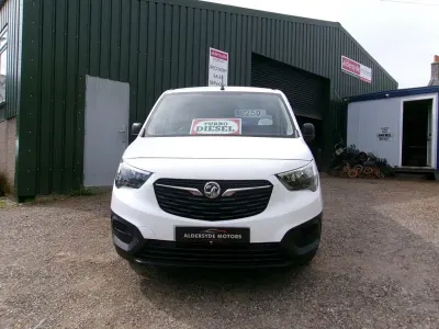 Used Vauxhall Combo 100 HP (73 kW) 2021 White MPV