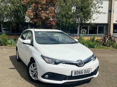 Used Toyota Auris Business Edition 112 HP (82 kW) 2016 White