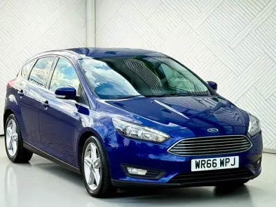 Used Ford Focus Zetec 120 HP (88 kW) 2016 Blue Hatchback