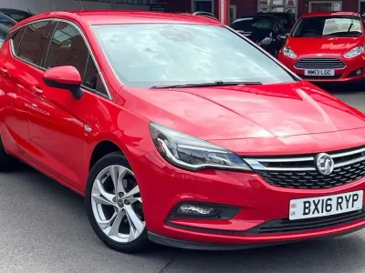Used Vauxhall Astra SRi 105 HP (77 kW) 2016 Red Hatchback