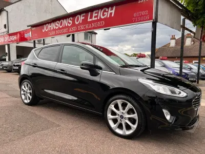 Usado Ford Fiesta Titanium 100 CV (73 kW) 2017 Negro Utilitario