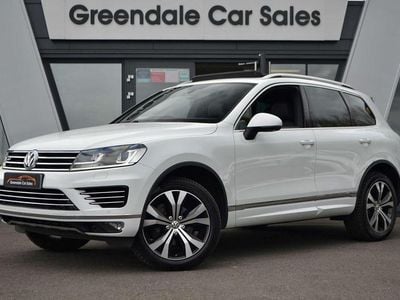 Begagnad VW Touareg R-line 262 HK (192 kW) 2015 Vit SUV