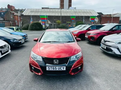 Używany Honda Civic Sport 142 KM (104 kW) 2015 Czerwony Hatchback
