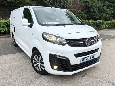 Używany Vauxhall Vivaro Sportive 120 KM (88 kW) 2020 Biały Minivan