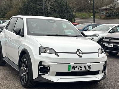 Used Renault R5 Komfort 110 kW (150 HP) 2025 Special metallic  arctic white  Hatchback