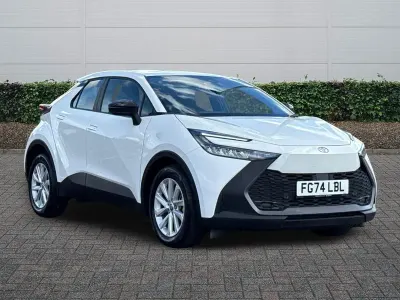 Used Toyota C-HR 140 HP (102 kW) 2024 White SUV