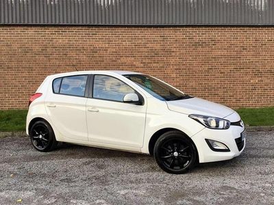 White Used 2014 Hyundai i20 Active Hatchback | £2,795 (A bit pricey)