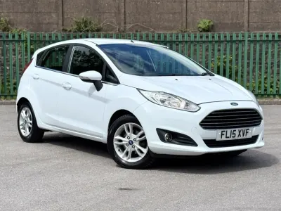Usado Ford Fiesta Zetec 75 HP (55 kW) 2015 Branco Citadino