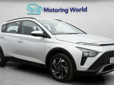 Begagnad Hyundai Bayon SE 101 HK (74 kW) 2023 Silver SUV