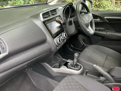 Używany Honda Jazz SE 102 KM (75 kW) 2017 Srebrny Hatchback