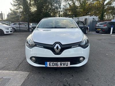 Used Renault Clio IV Play 90 HP (66 kW) 2016 White Hatchback