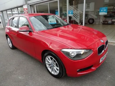 Begagnad BMW 120 Comfort Edition 184 HK (135 kW) 2014 Röd Halvkombi