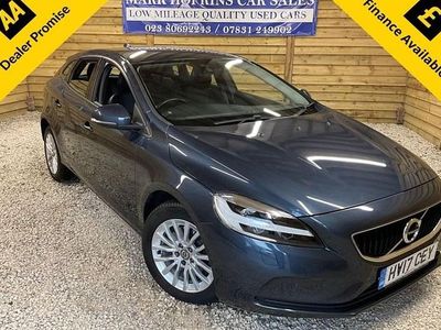 Used Volvo V40 Momentum 122 HP (89 kW) 2017 Blue Hatchback