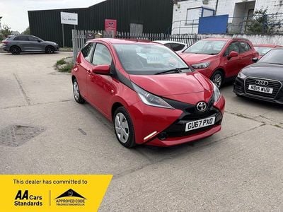 Begagnad Toyota Aygo X-play 69 HK (50 kW) 2017 Röd Halvkombi