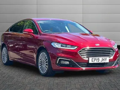 Used Ford Mondeo Titanium 165 HP (121 kW) 2019 Ruby red Hatchback