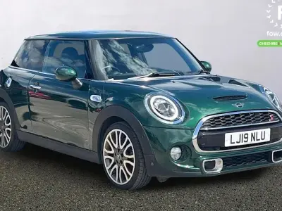 Usado Mini Cooper S Comfort 192 HP (141 kW) 2019 Verde Citadino