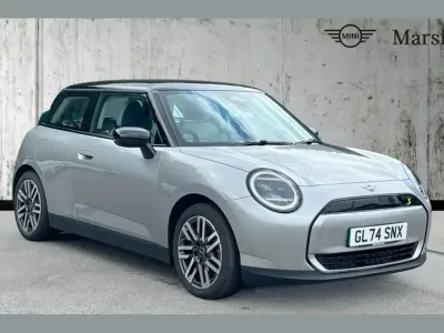 Begagnad Mini Cooper Classic 160 kW (218 HK) 2024 Silver Halvkombi