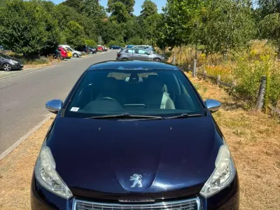 Used Peugeot 208 2013 Blue Hatchback