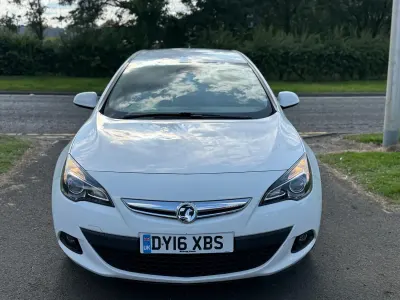 Used Vauxhall Astra GTC SRi 2016 White Hatchback