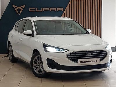 Begagnad Ford Focus Titanium 120 HK (88 kW) 2023 Vit Halvkombi