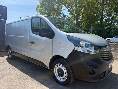 Second-hand Vauxhall Vivaro 95 CP (69 kW) 2020 Argintiu Monovolum