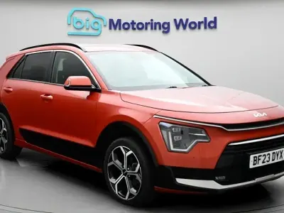 Używany Kia Niro 141 KM (103 kW) 2023 Pomarańczowy SUV