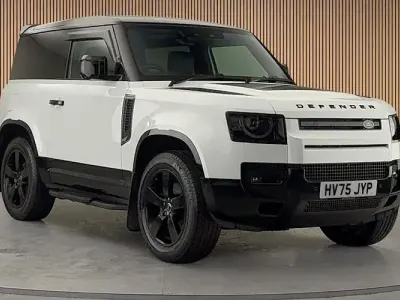 Used Land Rover Defender HSE Dynamic 250 HP (183 kW) 2025 Fuji white SUV