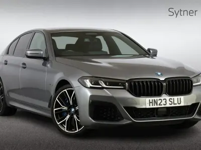 Usado BMW 545e M Sport 389 CV (286 kW) 2023 Gris