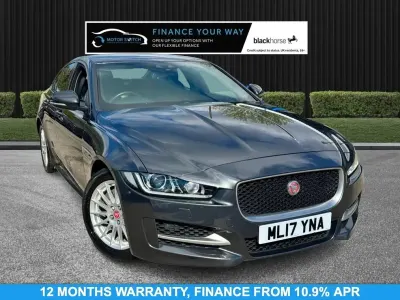 Używany Jaguar XE R-Sport 163 KM (119 kW) 2017 Szary Sedan/Limuzyna