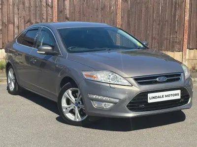 Usado Ford Mondeo Business Edition 163 CV (119 kW) 2013 Marrón Utilitario