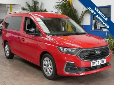 Usado Ford Grand Tourneo Connect Titanium 122 HP (89 kW) 2024 Vermelho Monovolume