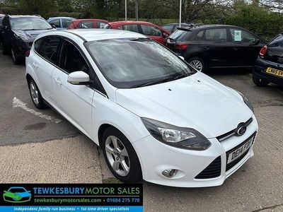 Used Ford Focus Zetec 115 HP (84 kW) 2014 White Hatchback