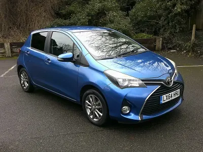 Usado Toyota Yaris 99 HP (72 kW) 2014 Azul Citadino