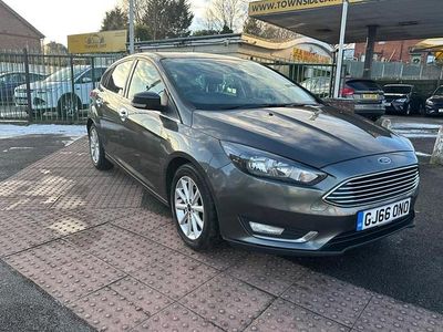 Used Ford Focus Zetec 120 HP (88 kW) 2015 Blue Hatchback