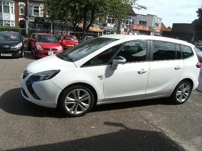 Used Vauxhall Zafira Tourer SRi 162 HP (119 kW) 2014 White MPV