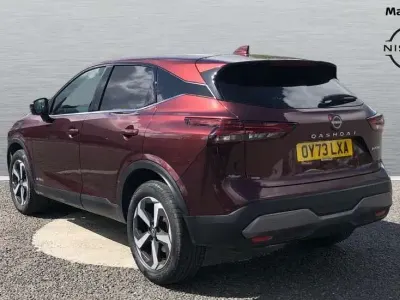 Używany Nissan Qashqai N-Connecta 190 KM (139 kW) 2023 Czerwony SUV