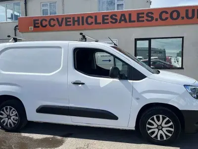 Used Vauxhall Combo Edition 75 HP (55 kW) 2019 White MPV