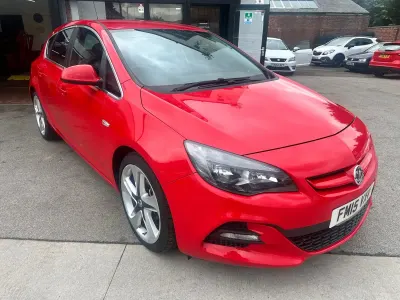 Used Vauxhall Astra Edition 140 HP (102 kW) 2015 Red Hatchback