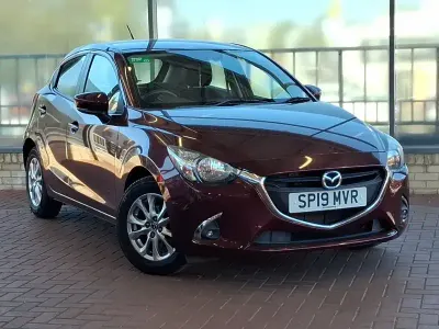 Begagnad Mazda 2 75 HK (55 kW) 2019 Röd Halvkombi